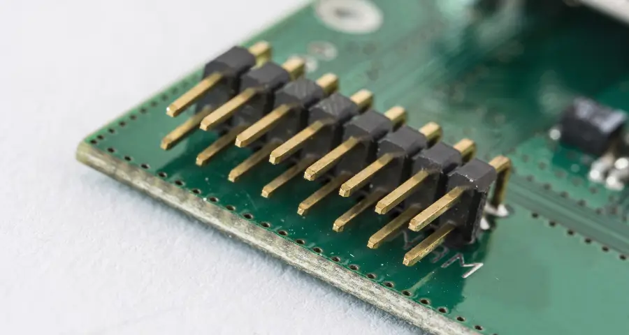 How do rows of pin header and female header work together