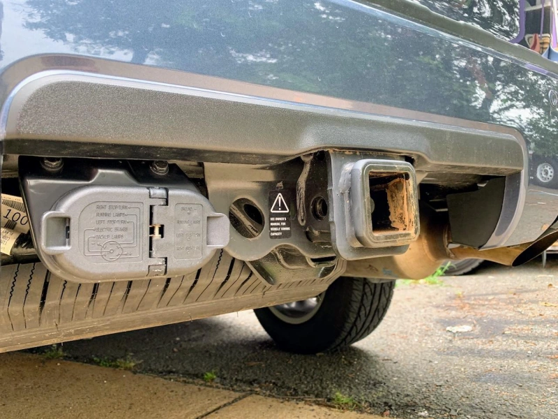 Vehicle year, make, model, tow package, and connector location