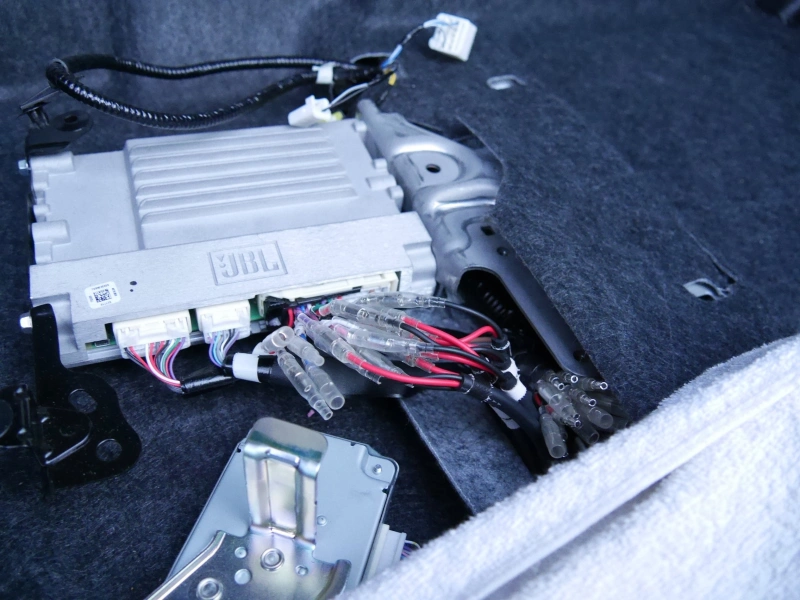 How Do Factory-Amplified Systems Change the Harness Choice?